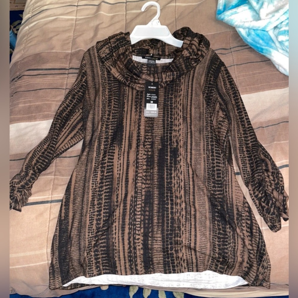 Robert Louis Women’s long sleeve sweater with detachable scarf BNWT